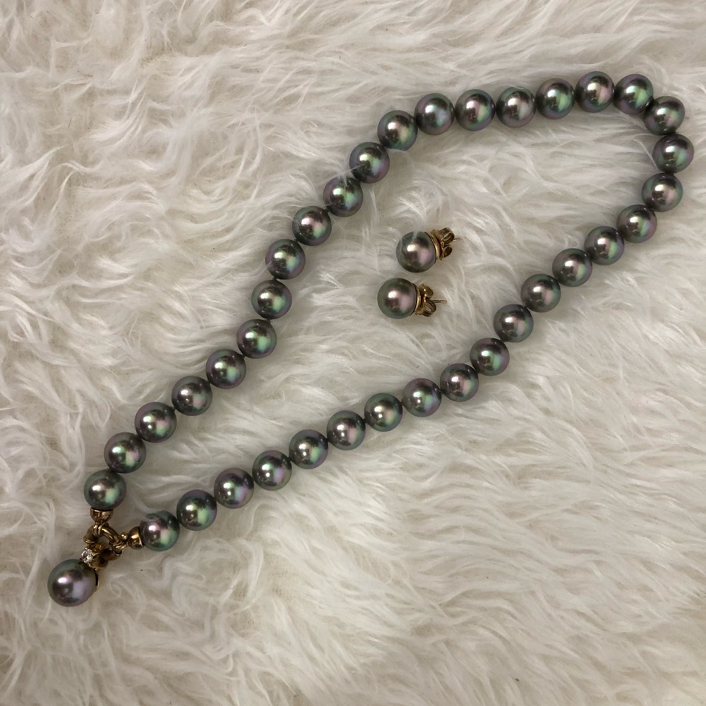 Iridescent/Opalescent Pearl necklace/earrings